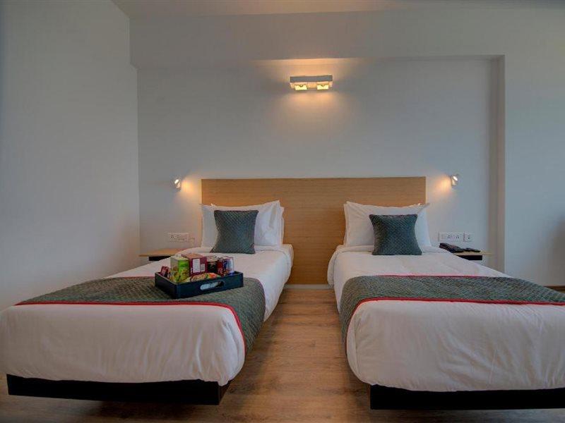 נוידה Townhouse Sector 49 Near Logix City Centre מראה חיצוני תמונה
