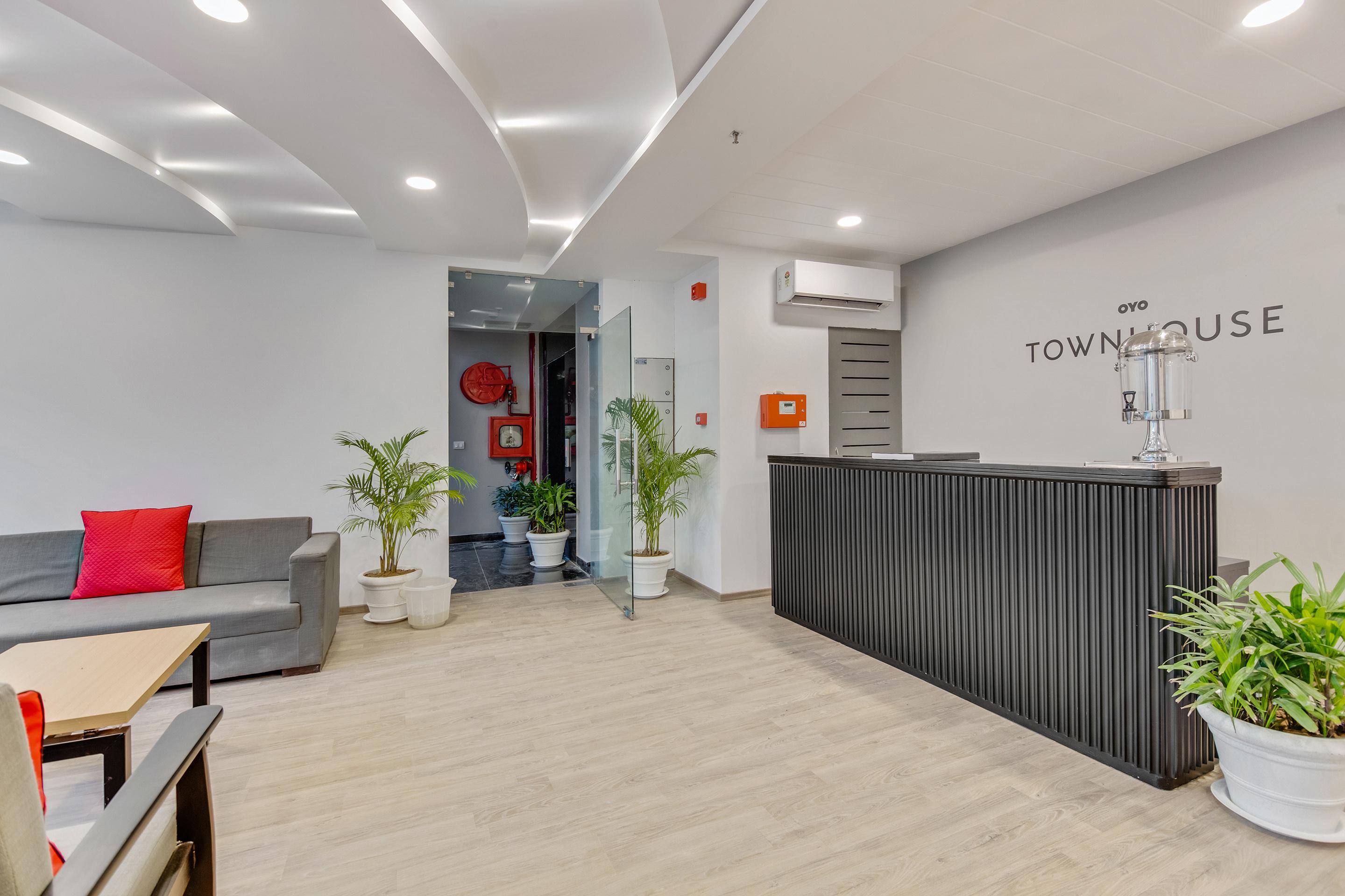 נוידה Townhouse Sector 49 Near Logix City Centre מראה חיצוני תמונה