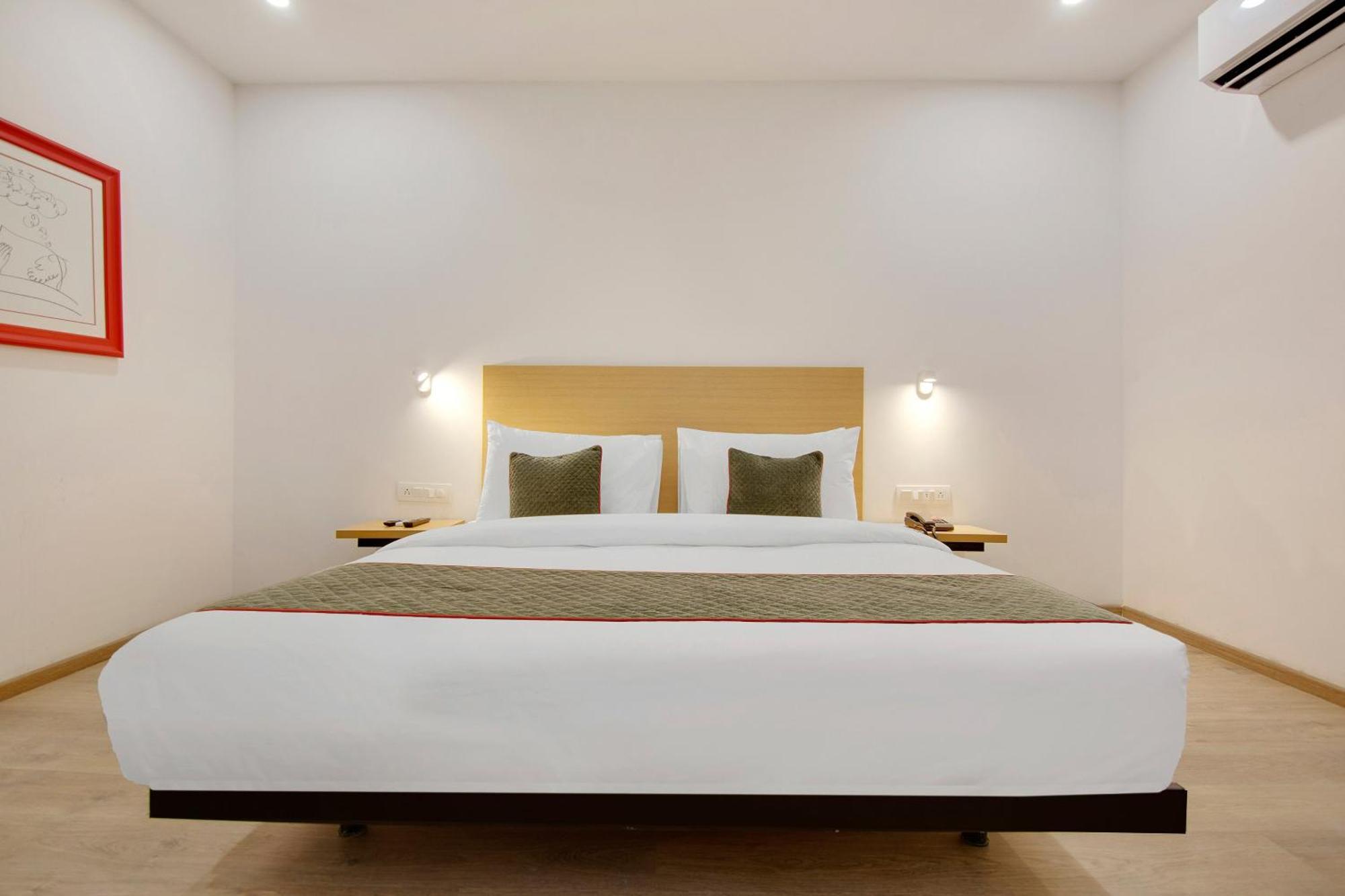 נוידה Townhouse Sector 49 Near Logix City Centre מראה חיצוני תמונה