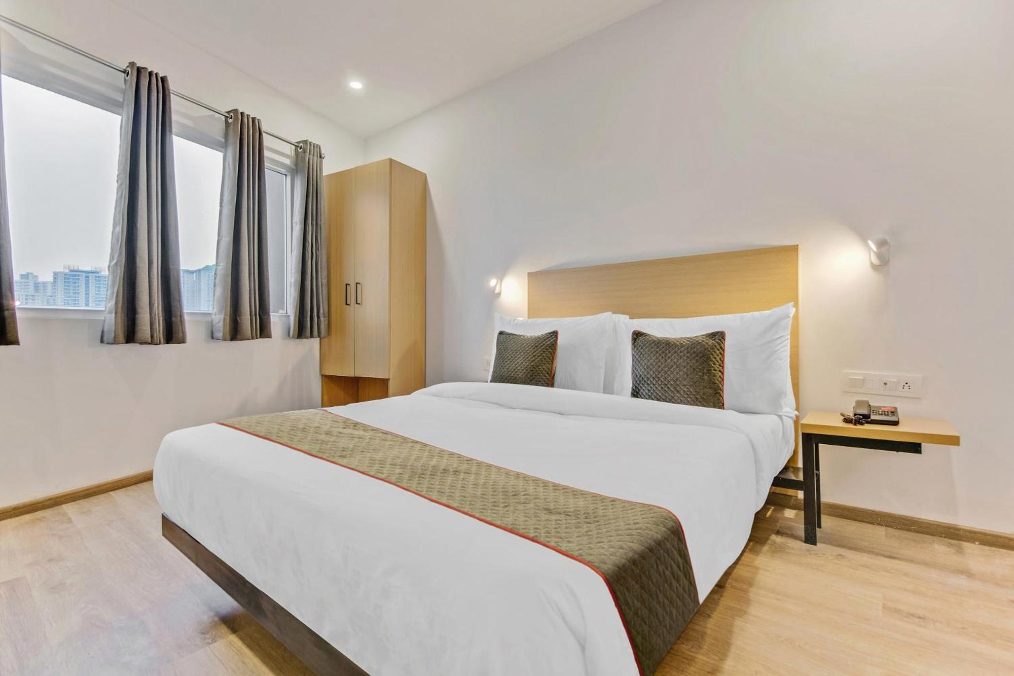 נוידה Townhouse Sector 49 Near Logix City Centre מראה חיצוני תמונה