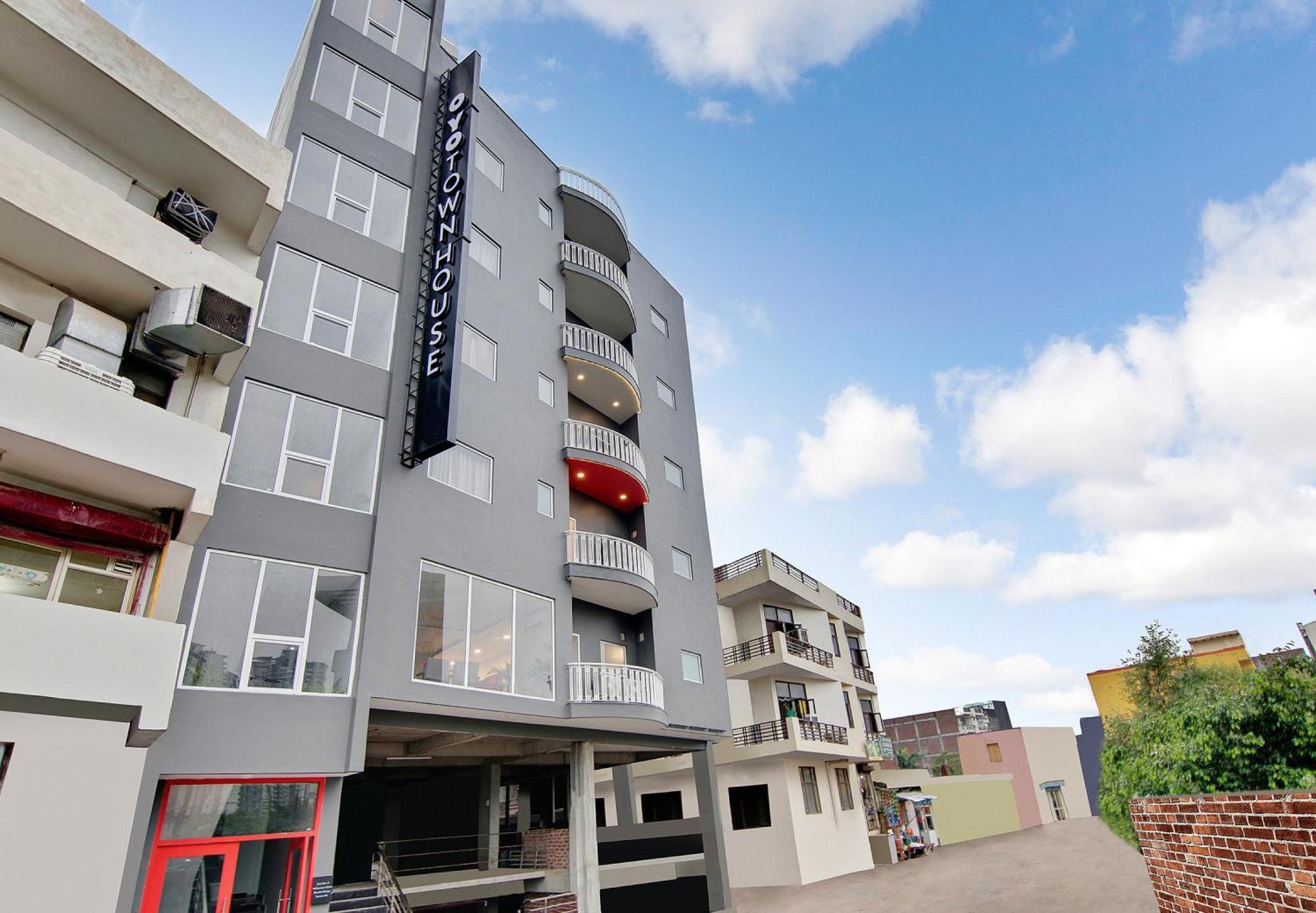 נוידה Townhouse Sector 49 Near Logix City Centre מראה חיצוני תמונה