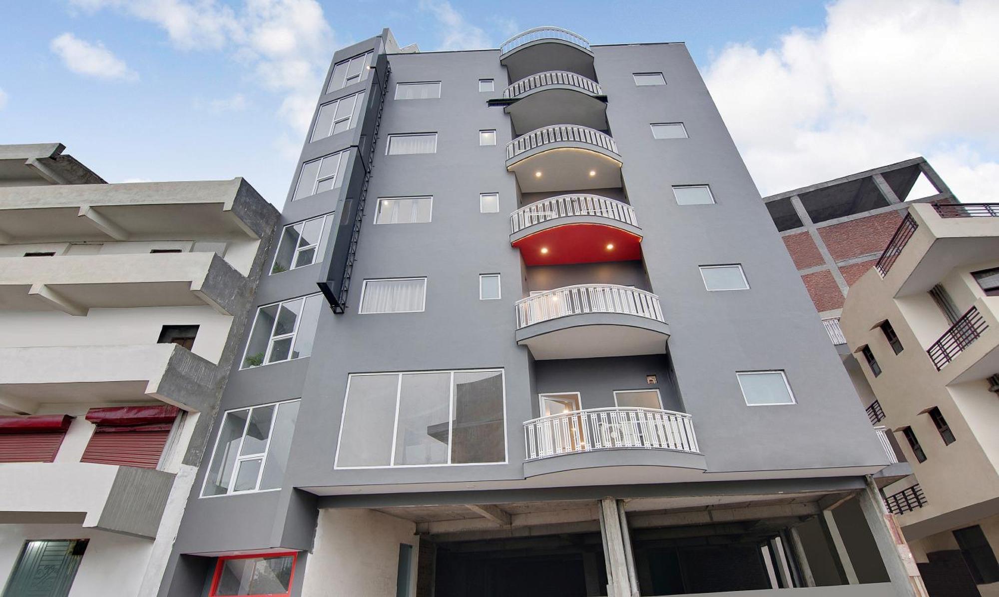 נוידה Townhouse Sector 49 Near Logix City Centre מראה חיצוני תמונה