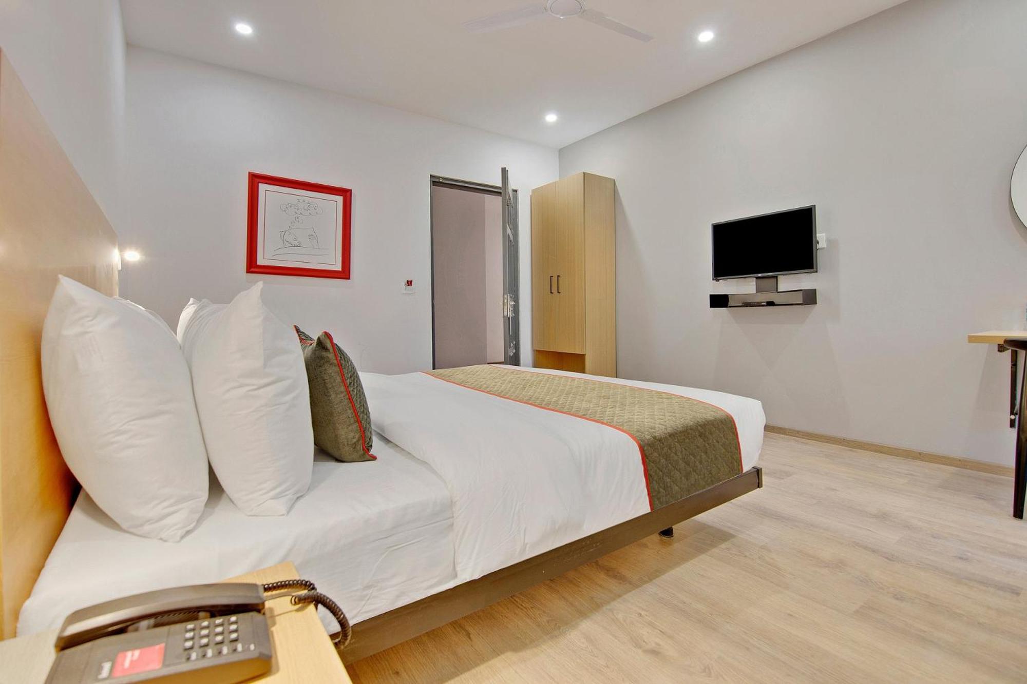 נוידה Townhouse Sector 49 Near Logix City Centre מראה חיצוני תמונה