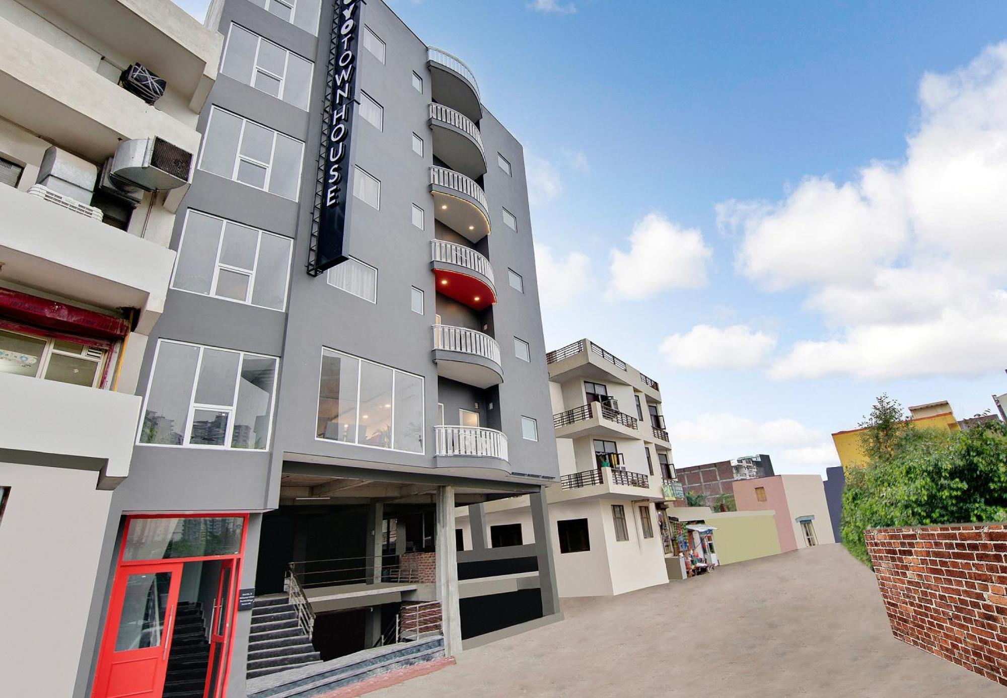 נוידה Townhouse Sector 49 Near Logix City Centre מראה חיצוני תמונה